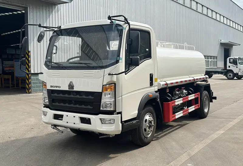 Sinotruk HOWO Light 140HP Water Tank Truck