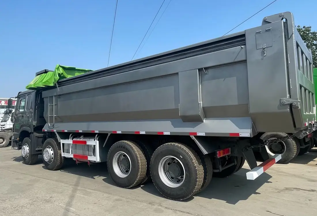 Sinotruk Howo 7 8X4 Dump Truck With Tarp